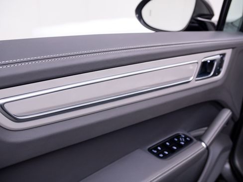 Certified 2023 Porsche Cayenne Turbo S image 15