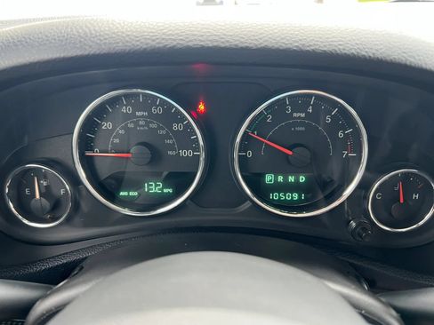 Used 2014 Jeep Wrangler Unlimited Sahara w/ Dual Top Group AWD/4WD image 16