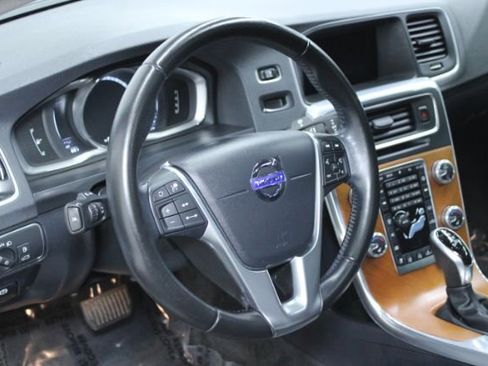 Used 2016 Volvo S60 T5 Inscription Platinum image 15