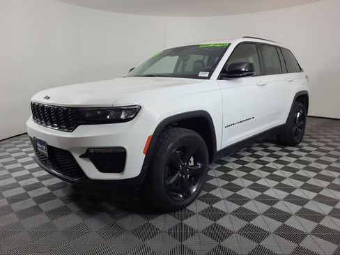 Used 2023 Jeep Grand Cherokee Limited w/ Black Appearance Package image 7