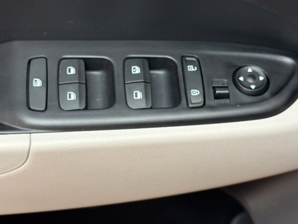 Certified 2026 Hyundai Venue SEL FWD image 22