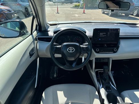 Used 2024 Toyota Corolla Cross L AWD/4WD image 12