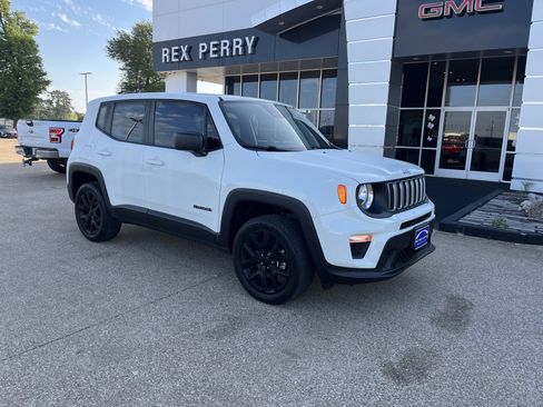 Used 2023 Jeep Renegade Latitude AWD/4WD image 4