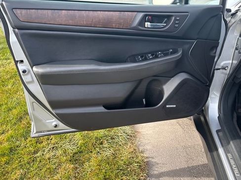 Used 2017 Subaru Outback 2.5i Limited image 10