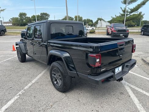 New 2025 Jeep Gladiator Sport image 19