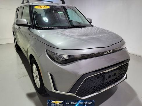 Used 2023 Kia Soul LX w/ LX Technology Package image 8