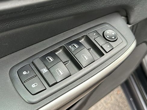 Used 2019 Jeep Cherokee Latitude w/ Popular Appearance Group image 12