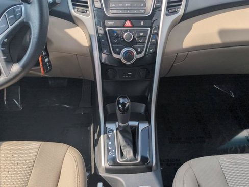 Used 2016 Hyundai Elantra GT FWD image 14