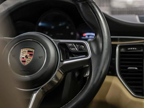 Used 2018 Porsche Macan AWD/4WD image 16