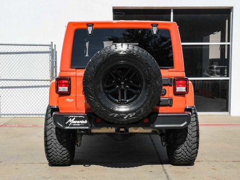 Used 2018 Jeep Wrangler Unlimited Sahara image 9