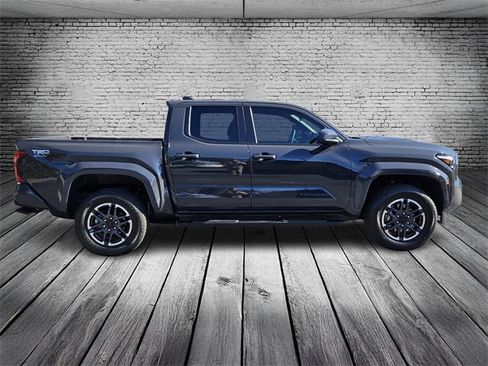 Used 2025 Toyota Tacoma TRD Sport image 6