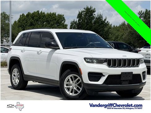 Used 2025 Jeep Grand Cherokee Laredo X RWD image 2