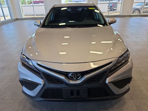 Used 2022 Toyota Camry SE FWD image 3