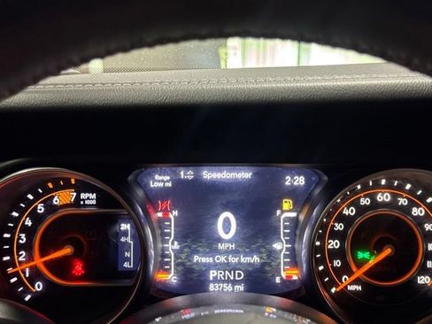 Used 2018 Jeep Wrangler Unlimited Sahara AWD/4WD image 6