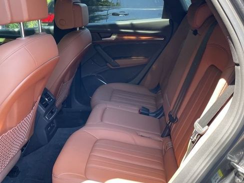 Used 2022 Audi Q5 2.0T Premium w/ Convenience Package AWD/4WD image 10