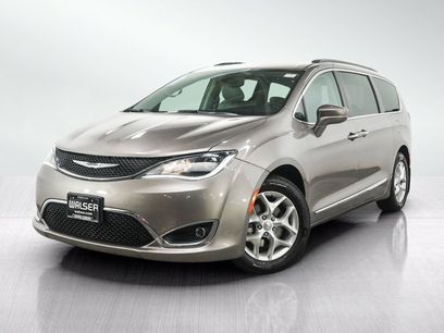 Used 2017 Chrysler Pacifica Touring-L w/ Tire & Wheel Group
