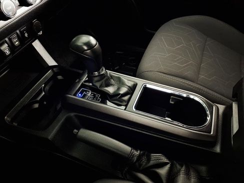 Used 2019 Toyota Tacoma TRD Off-Road image 21