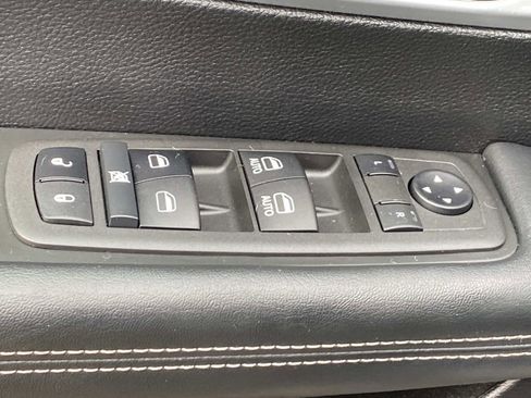 Used 2022 Chrysler Pacifica Touring image 27