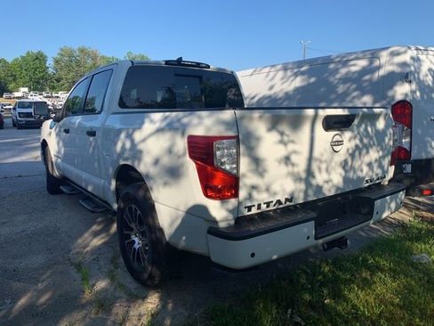 Used 2024 Nissan Titan SV w/ SV Convenience Package AWD/4WD image 5
