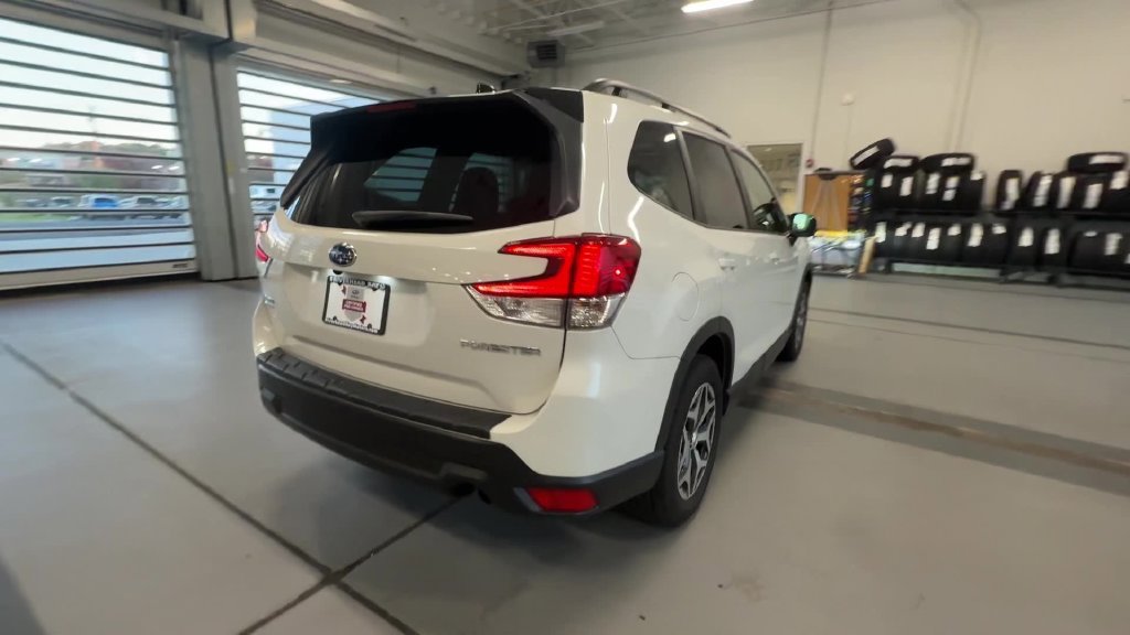 Used 2024 Subaru Forester Premium AWD/4WD image 11