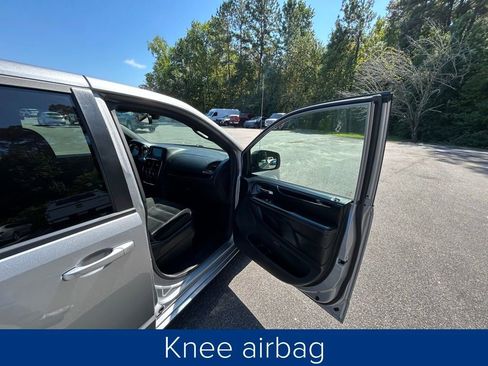 Used 2019 Dodge Grand Caravan SE image 23