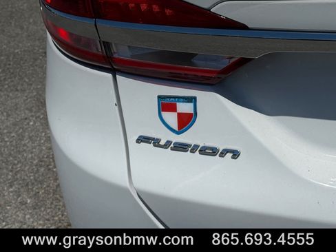 Used 2018 Ford Fusion SE w/ Equipment Group 201A FWD image 10