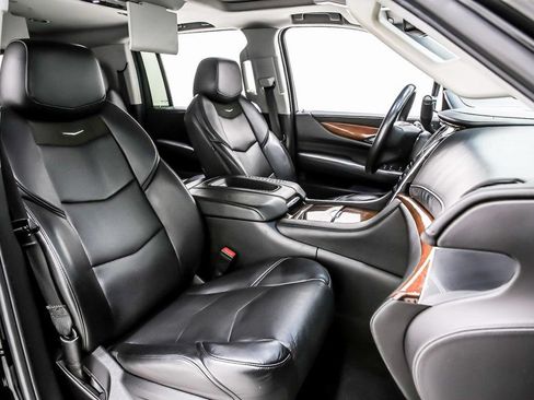 Used 2018 Cadillac Escalade ESV Premium Luxury AWD/4WD image 32