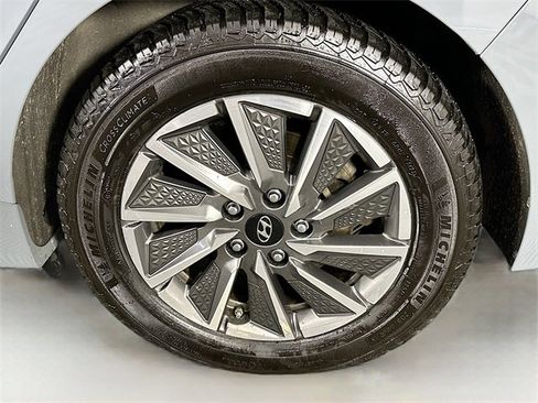 Used 2020 Hyundai Ioniq Limited image 29