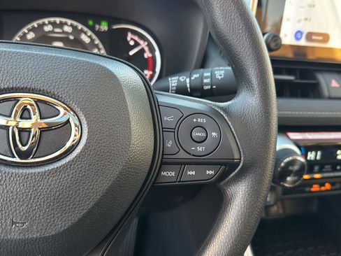 Used 2025 Toyota RAV4 XLE image 19