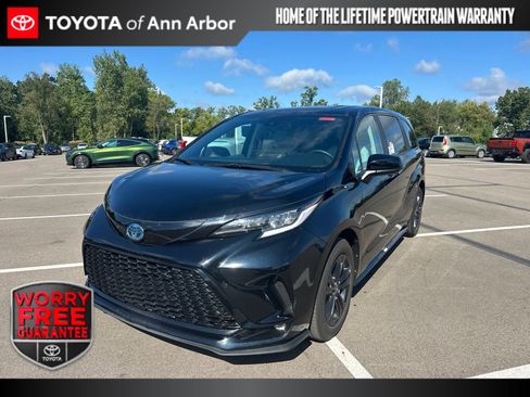 Used 2025 Toyota Sienna XSE AWD/4WD image 1