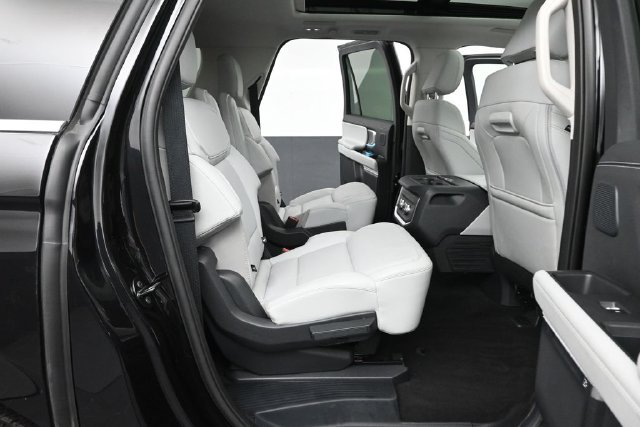 Certified 2025 Ford Expedition Max Platinum w/ Driver's Package AWD/4WD image 25