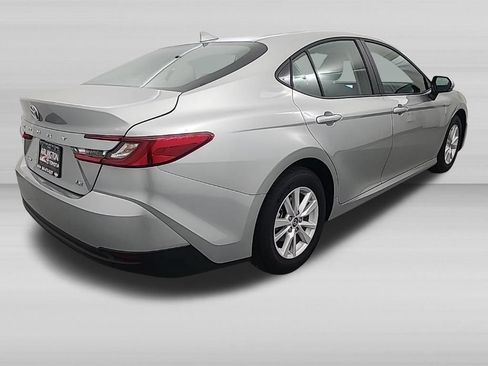 Used 2026 Toyota Camry LE FWD image 5