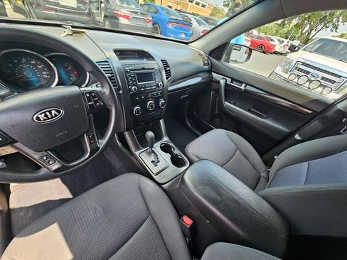 Used 2013 Kia Sorento LX FWD image 19