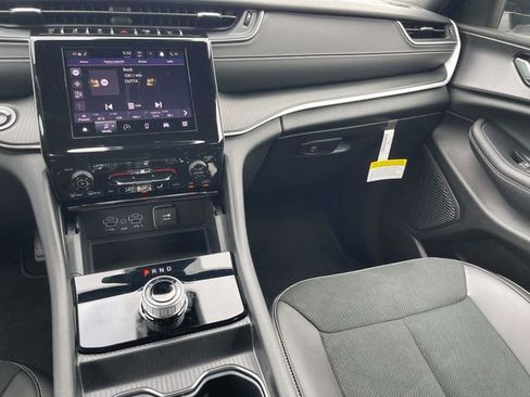 New 2025 Jeep Grand Cherokee L Altitude image 13