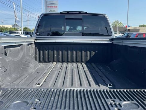 Used 2019 Nissan Titan SL RWD image 20