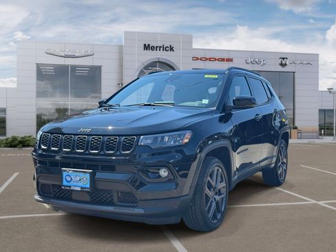 Used 2025 Jeep Compass Limited w/ Sun & Sound Group AWD/4WD image 4