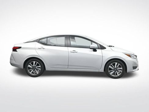 Used 2025 Nissan Versa SV FWD image 4