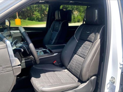 Certified 2026 Cadillac Escalade ESV V AWD/4WD image 23