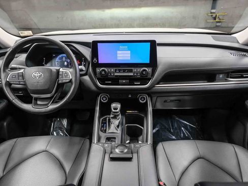 Used 2024 Toyota Grand Highlander FWD image 15