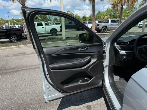 New 2025 Jeep Grand Cherokee Laredo image 12