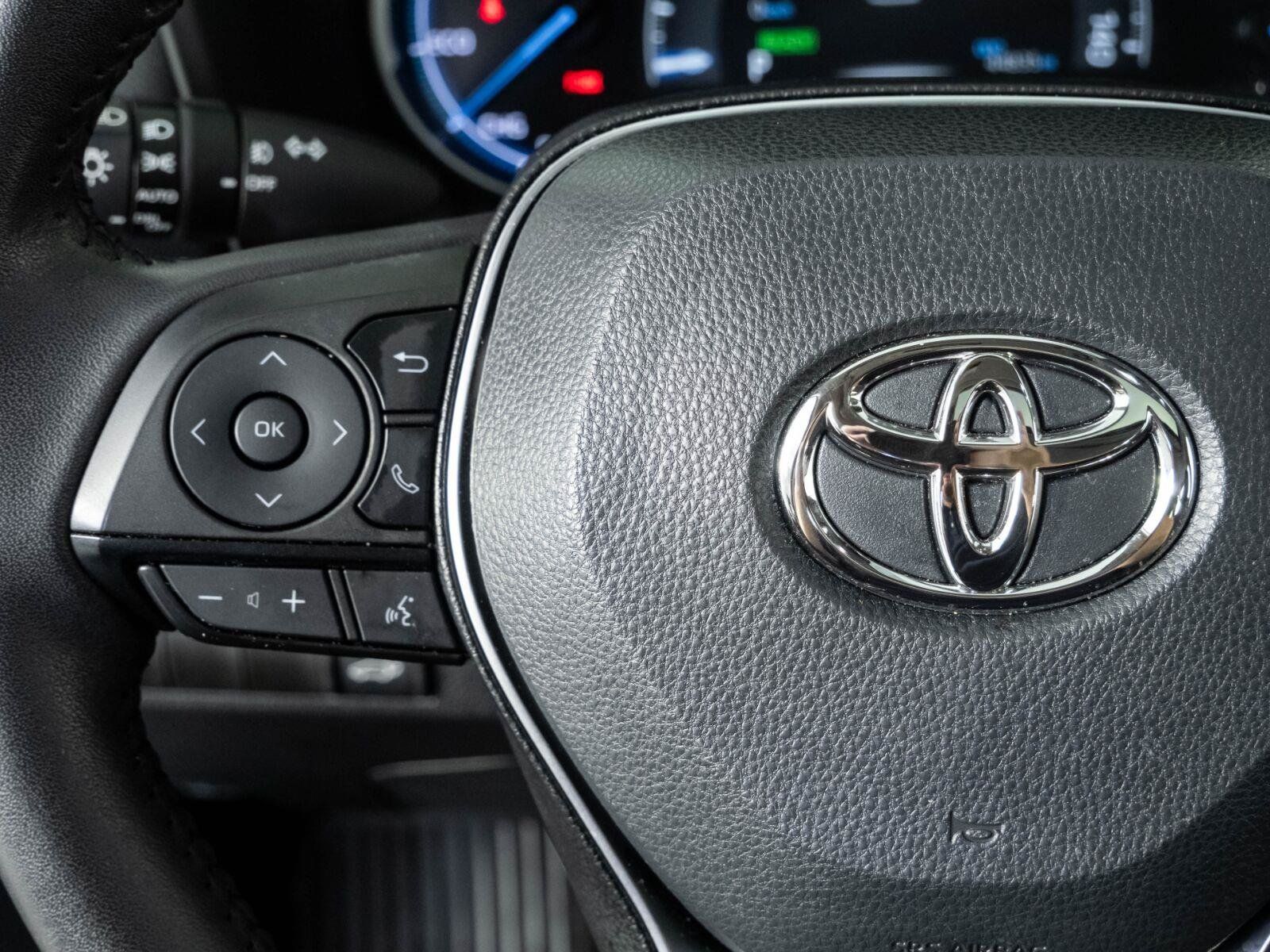 Used 2024 Toyota RAV4 XLE Premium AWD/4WD image 9