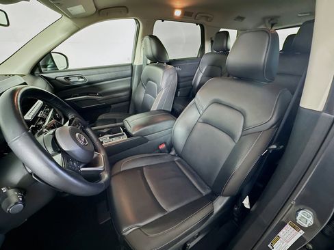 Used 2025 Nissan Pathfinder SL image 13
