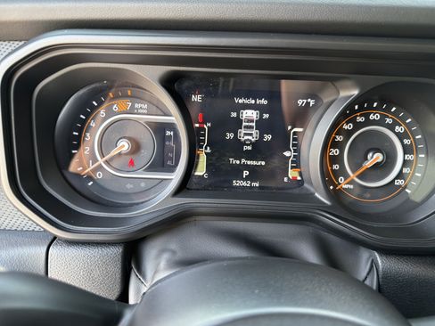 Used 2024 Jeep Wrangler Unlimited Rubicon AWD/4WD image 31