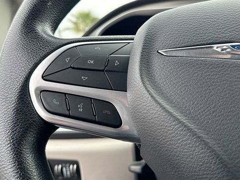 Used 2021 Chrysler Voyager Lxi image 27