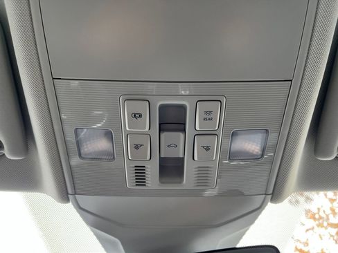 Used 2025 Volkswagen Jetta SE image 23