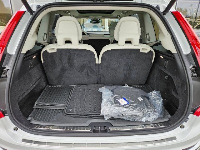 Certified 2025 Volvo XC90 T8 Plus w/ Protection Package Premier AWD/4WD image 12