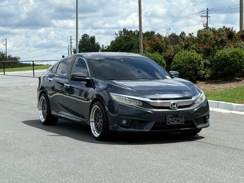 Used 2017 Honda Civic Touring image 7