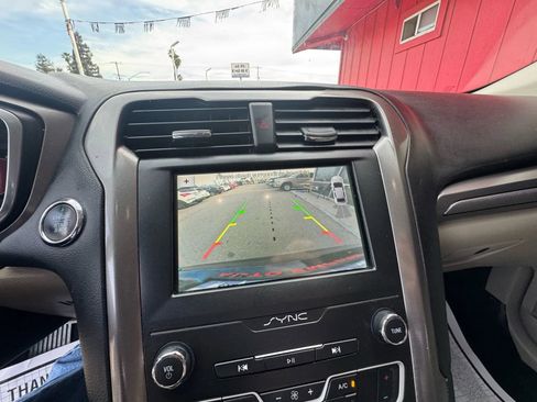 Used 2019 Ford Fusion SE FWD image 10