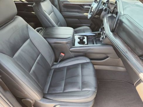 Used 2025 Chevrolet Tahoe Z71 AWD/4WD image 13