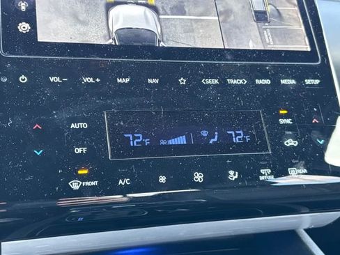 Used 2024 Hyundai Santa Cruz Limited image 12